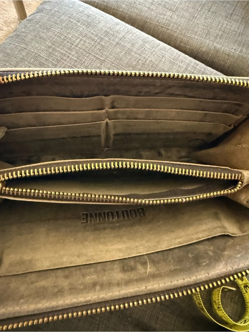 Boutonne .. Dark grey leather, distressed wallet.